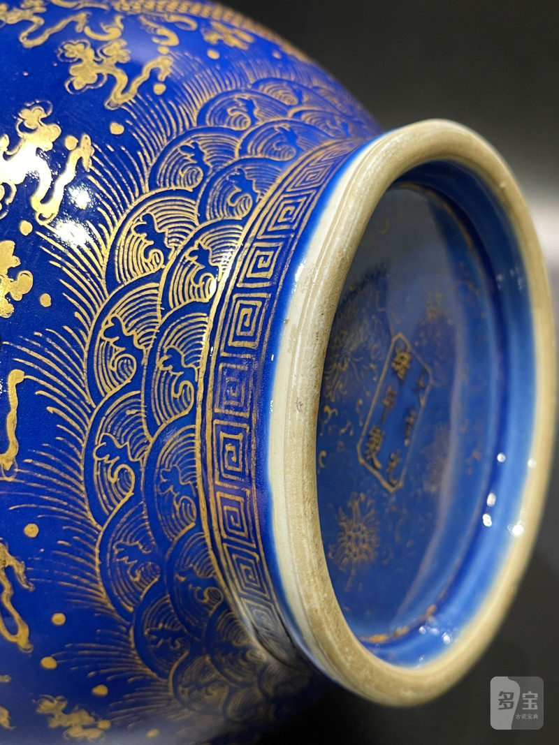 清光绪 霁蓝釉描金龙纹赏瓶 - 图14